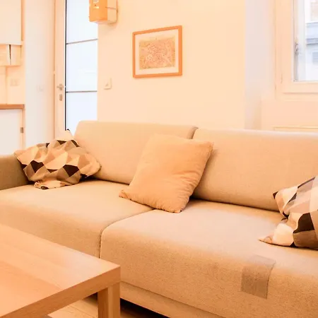 Charming 4p In The Heart Of The 18th Apartment Paris